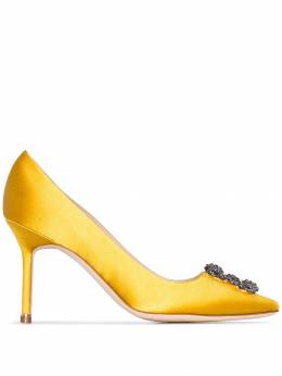 Manolo Blahnik: Жёлтые туфли  Hangisi