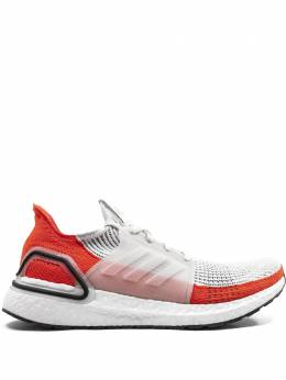 adidas: Белые кроссовки  UltraBoost 19