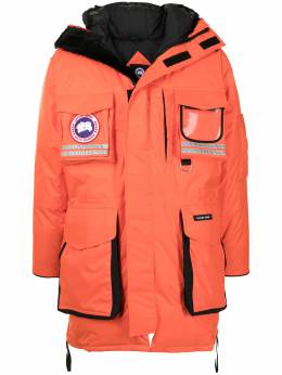 Canada Goose: Оранжевое пальто  Snow Mantra
