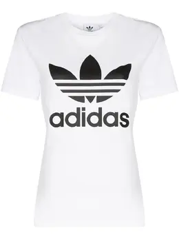 adidas: Футболка с принтом 