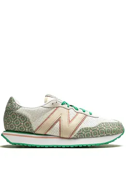 New Balance: Белые кроссовки  237