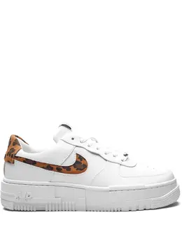 Nike: Белые кроссовки  SE