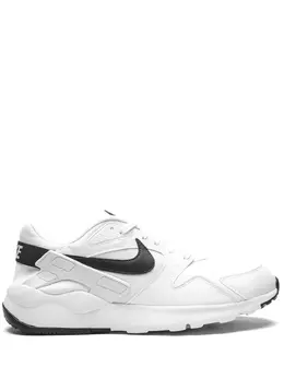 Nike: Белые кроссовки 