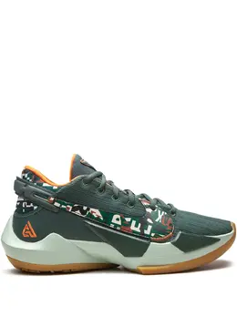 Nike: Зелёные кроссовки  Zoom Freak 2