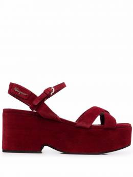 Salvatore Ferragamo: Тёмные сандалии 