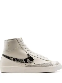 Nike: Белые кроссовки  Blazer Mid