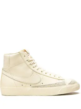 Nike: Бежевые кроссовки  Blazer Mid 77