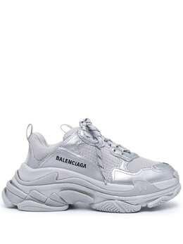 Balenciaga: Серебристые кроссовки Triple S