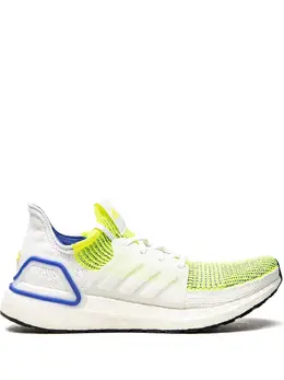adidas: Белые кроссовки  UltraBoost