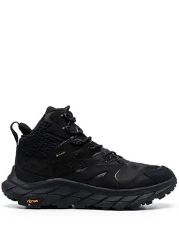 Hoka One One: Чёрные ботинки 