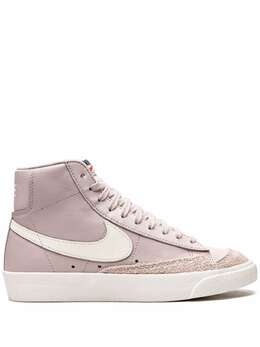 Nike: Светлые кроссовки  Blazer Mid 77