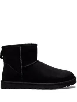 UGG: Чёрные ботинки  Classic Mini