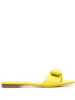 Salvatore Ferragamo: Жёлтые сандалии  Vara Bow