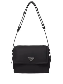 Prada: Чёрная сумка 