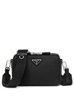 Prada: Чёрная сумка 