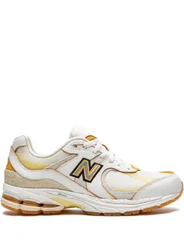 New Balance: Бежевые кроссовки  2002R