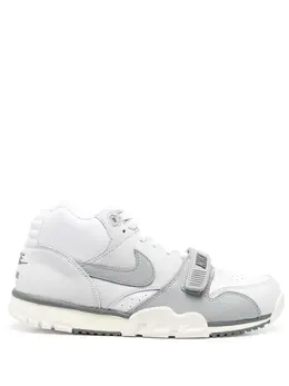 Nike: Светлые кроссовки  Air