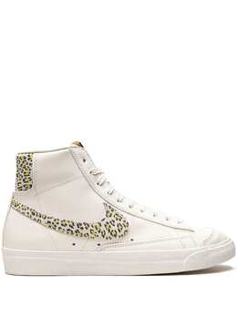 Nike: Светлые кроссовки  Blazer Mid 77