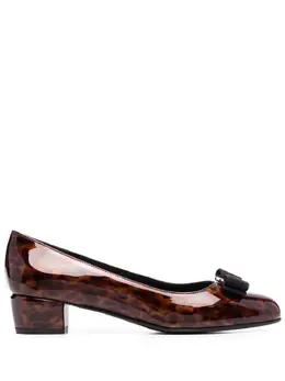 Salvatore Ferragamo: Коричневые туфли  Vara