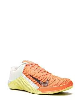 Nike: Оранжевые кроссовки 