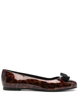 Salvatore Ferragamo: Коричневые балетки  Vara Bow