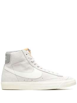 Nike: Светлые кроссовки  Blazer Mid 77