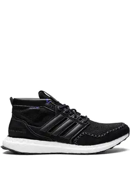 adidas: Чёрные кроссовки  UltraBoost