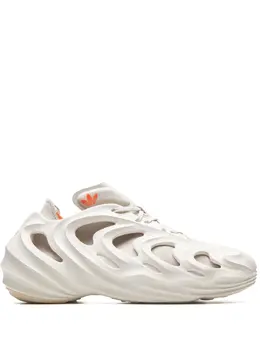 adidas: Белые кроссовки 