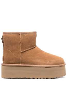 Ugg Australia: Коричневые ботинки  Classic Mini