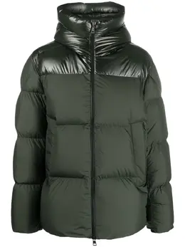 Moncler: Зелёная куртка 