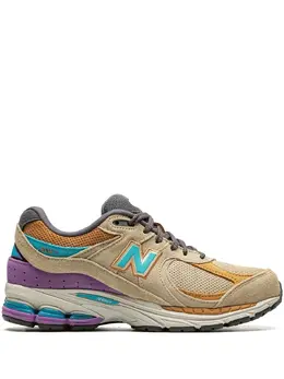 New Balance: Бежевые кроссовки  2002R