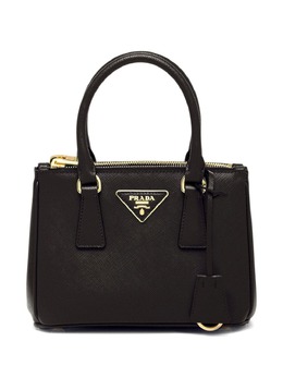 Prada: Чёрная сумка 