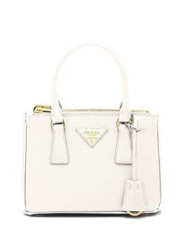 Prada: Белая сумка 