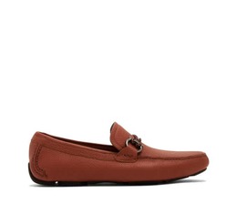 Salvatore Ferragamo Mens Gancini Driver Moccasin In Siena Tan, Brand Size 6 02a220 749609