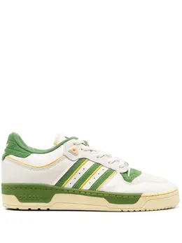 adidas: Белые кроссовки  Rivalry Low