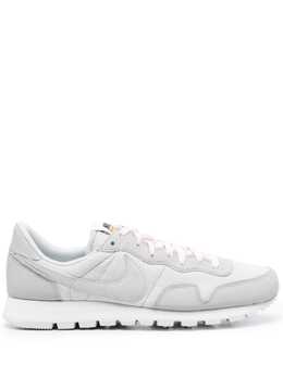 Nike: Светлые кроссовки  Air Pegasus 83