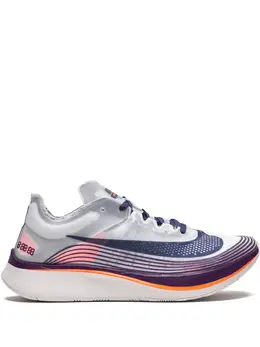 Nike: Светлые кроссовки  Zoom Fly SP