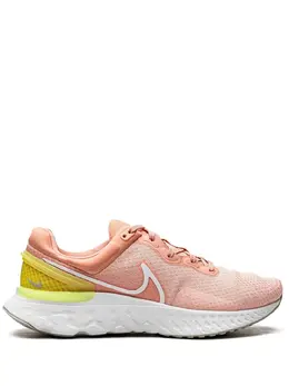 Nike: Светлые кроссовки 