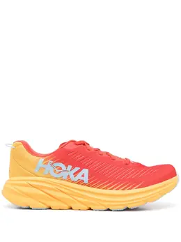 Hoka One One: Красные кроссовки 