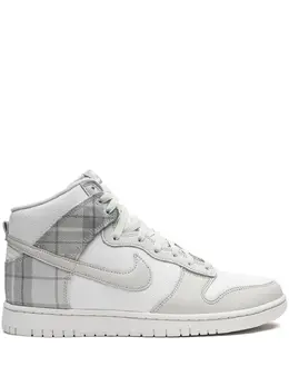Nike: Белые кроссовки  Dunk High