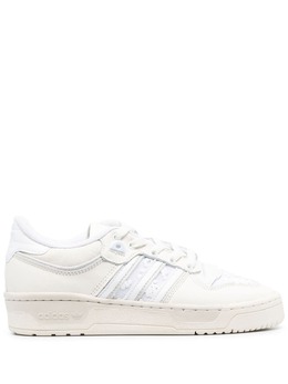 adidas: Светлые кроссовки  Rivalry Low