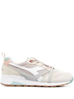 Diadora: Светлые кроссовки 