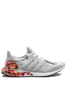 adidas: Светлые кроссовки  UltraBoost DNA