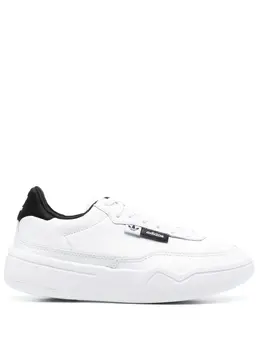 adidas: Белые кроссовки 