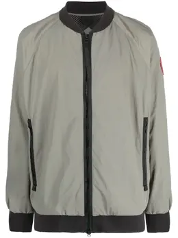 Canada Goose: Зелёная куртка 