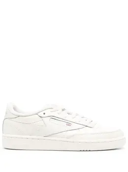 Reebok: Белые кроссовки  Club C 85