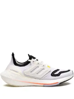 adidas: Белые кроссовки  UltraBoost