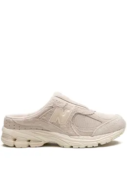 New Balance: Бежевые кроссовки  2002R