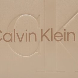 Calvin Klein Jeans: Бежевая сумка