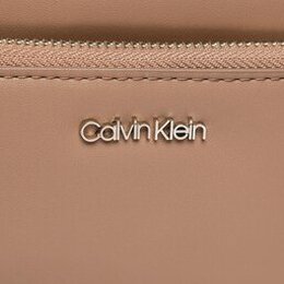 Calvin Klein: Коричневая сумка